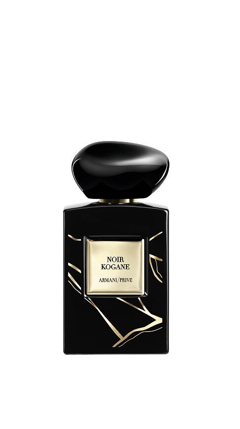 Armani/Prive Noir Kogane: een mysterieuze zwarte flacon met verfijnde gouden barsten geinspireerd op Kintsugi, die de elegantie van donker leder en de diepgang van een Japanse kunstvorm oproept.