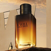 Flacon van het parfum I Will van Giorgio Armani, in amber- en goudtinten, tegen een achtergrond van een zonsonderganghemel