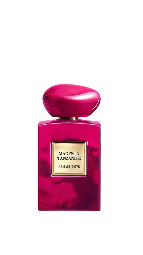 Armani/Prive Magenta Tanzanite: een intense magenta flacon met donkere marmering, die de levendige warmte van een zonsopgang op de savanne en de kruidige energie van gember en kardemom oproept.