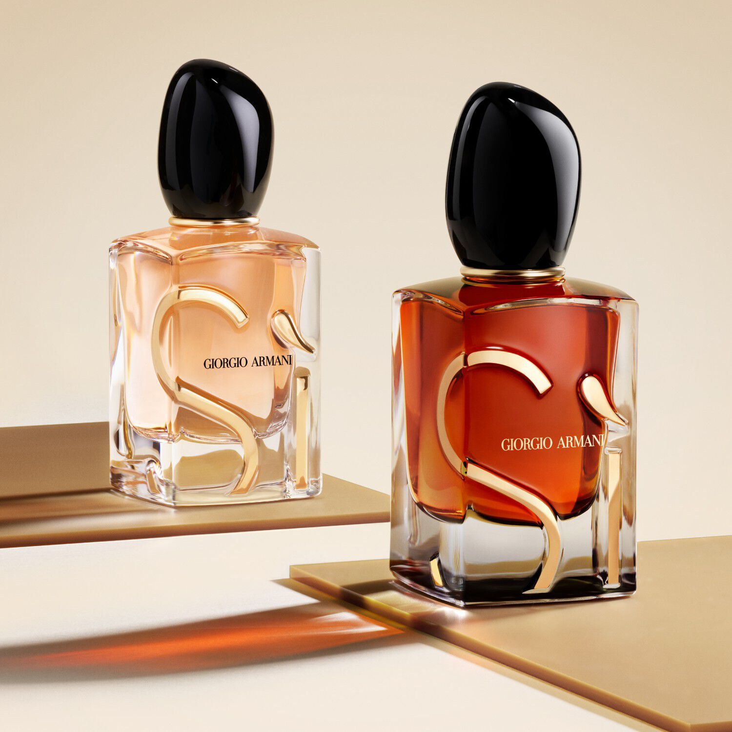 Een SI PARFUM en een SI EAU DE PARFUM.