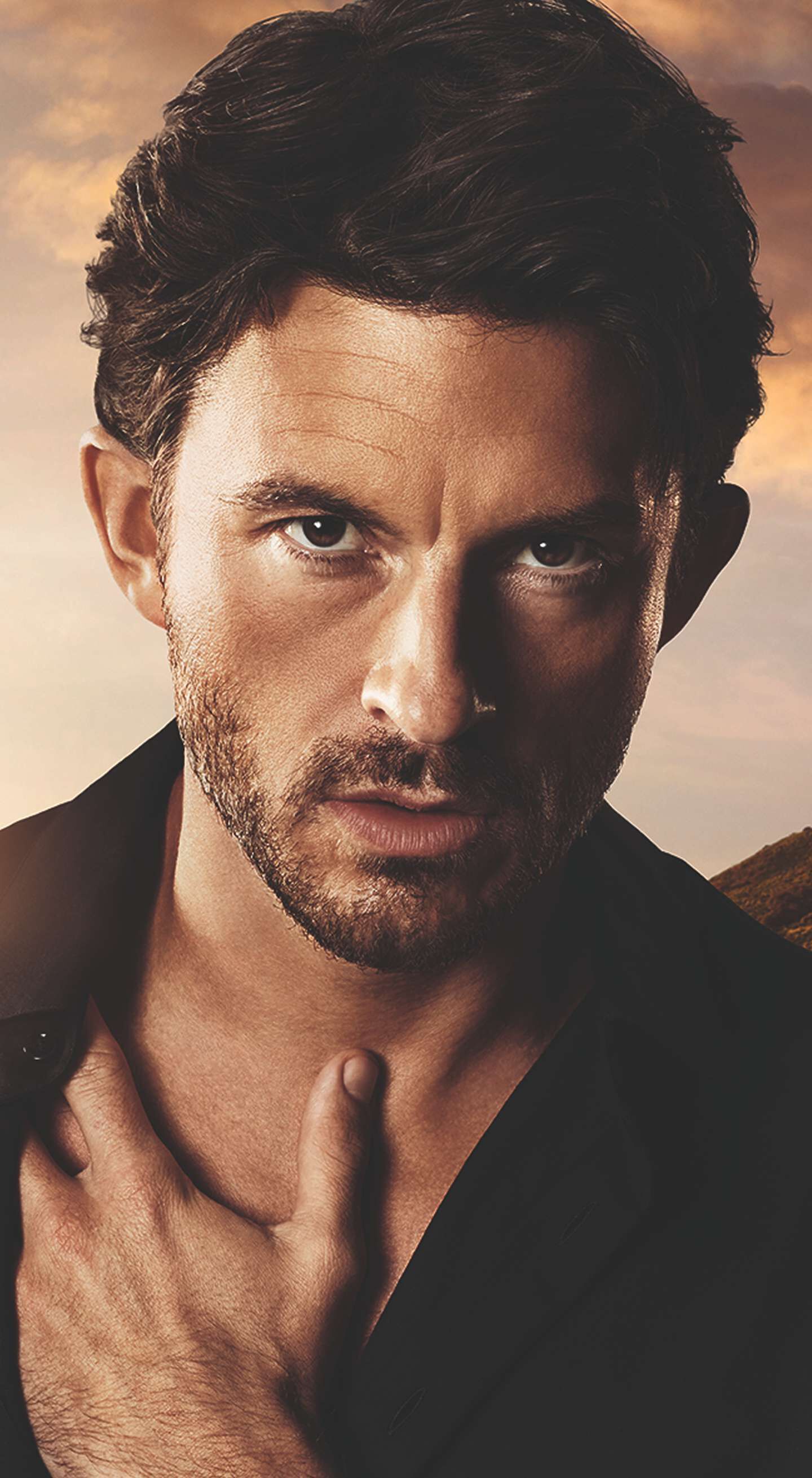 Jonathan Bailey in de Giorgio Armani I WILL Eau de Parfum-campagne. Een filmische sfeer.