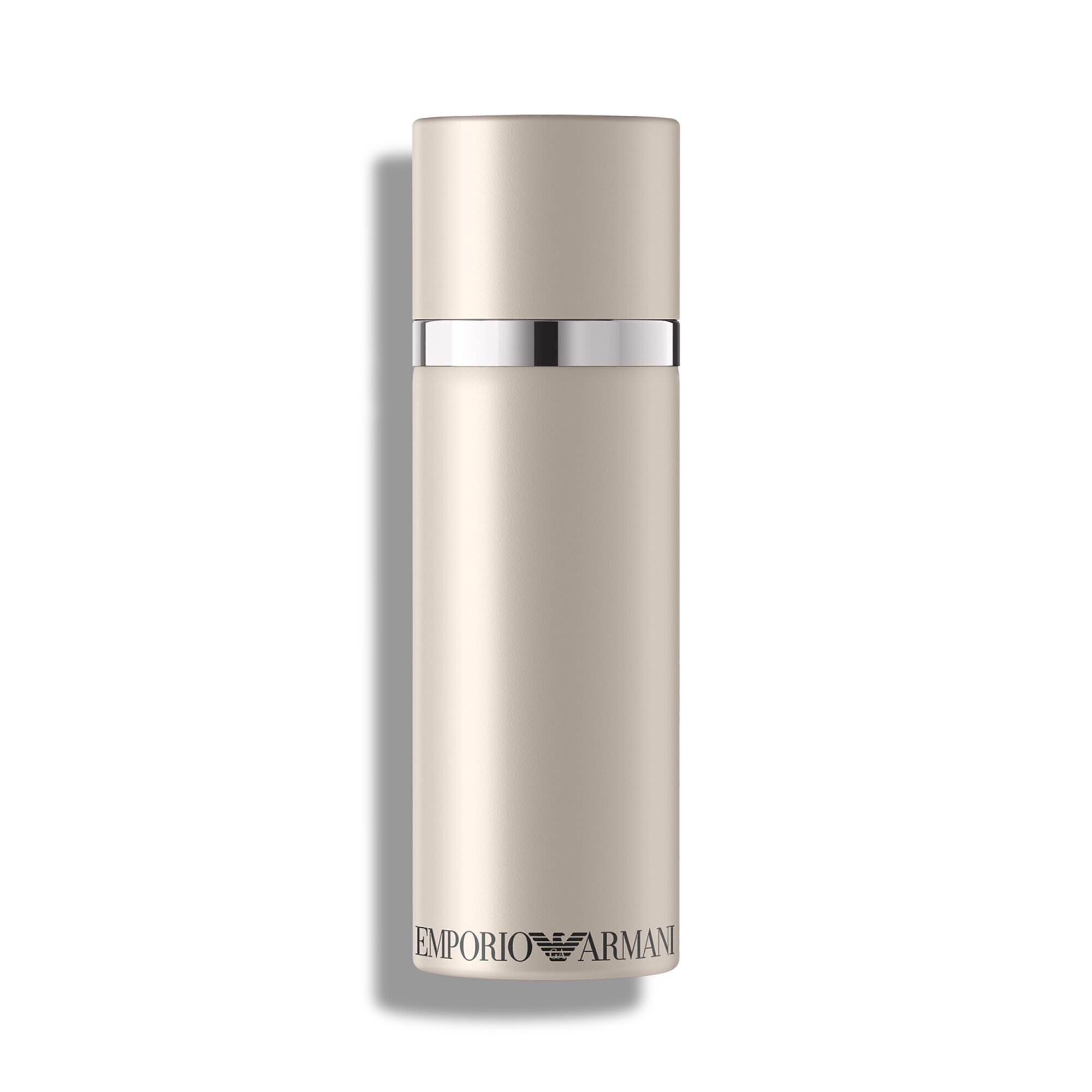 Een slanke, matte lichtbeige cilindervormige 50ml fles Emporio Armani "She" parfum staat rechtop op een wit oppervlak.