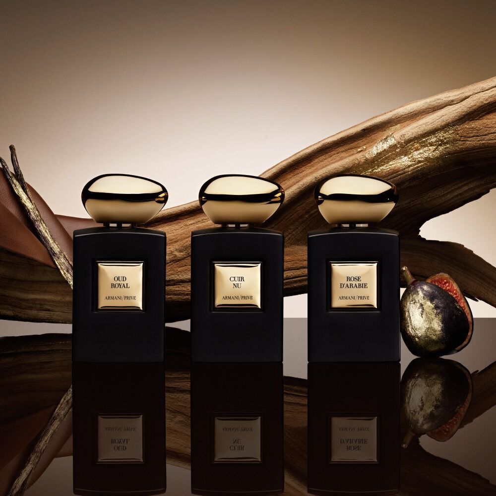 Armani/Prive 1001 Nuits-collectie: een trio van weelderige flessen, gecombineerd met hout wat de rijkdom en het vakmanschap van de geuren benadrukt.