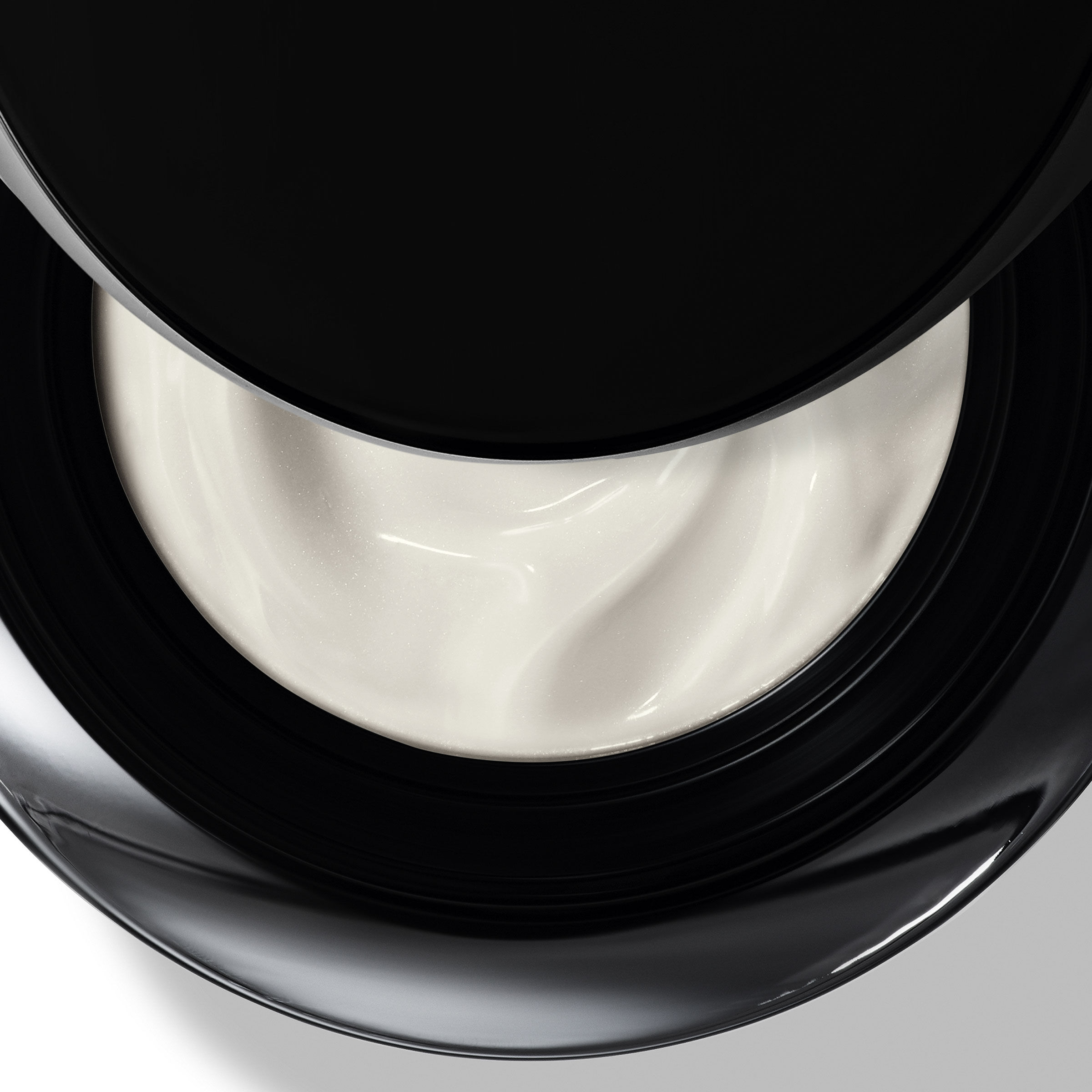 CREMA NERA SUPREME REVIVING LIGHT CREAM