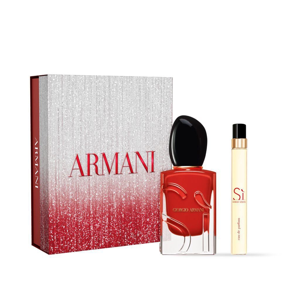 Armani Si Passione 50 ml parfum- en reissprayset gepresenteerd voor een feestelijke rode en zilveren ARMANI geschenkdoos.