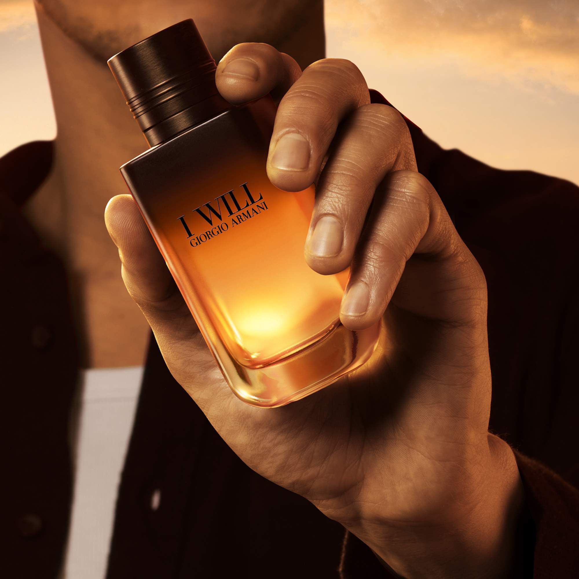 Giorgio Armani I WILL Eau de Parfum-flacon in hand