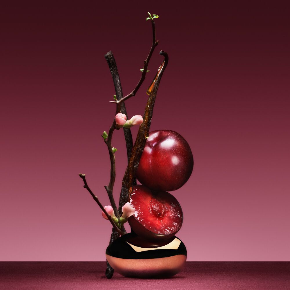 Cuir Rubis ingredient composition with plum, licorice and leather-inspired tones.