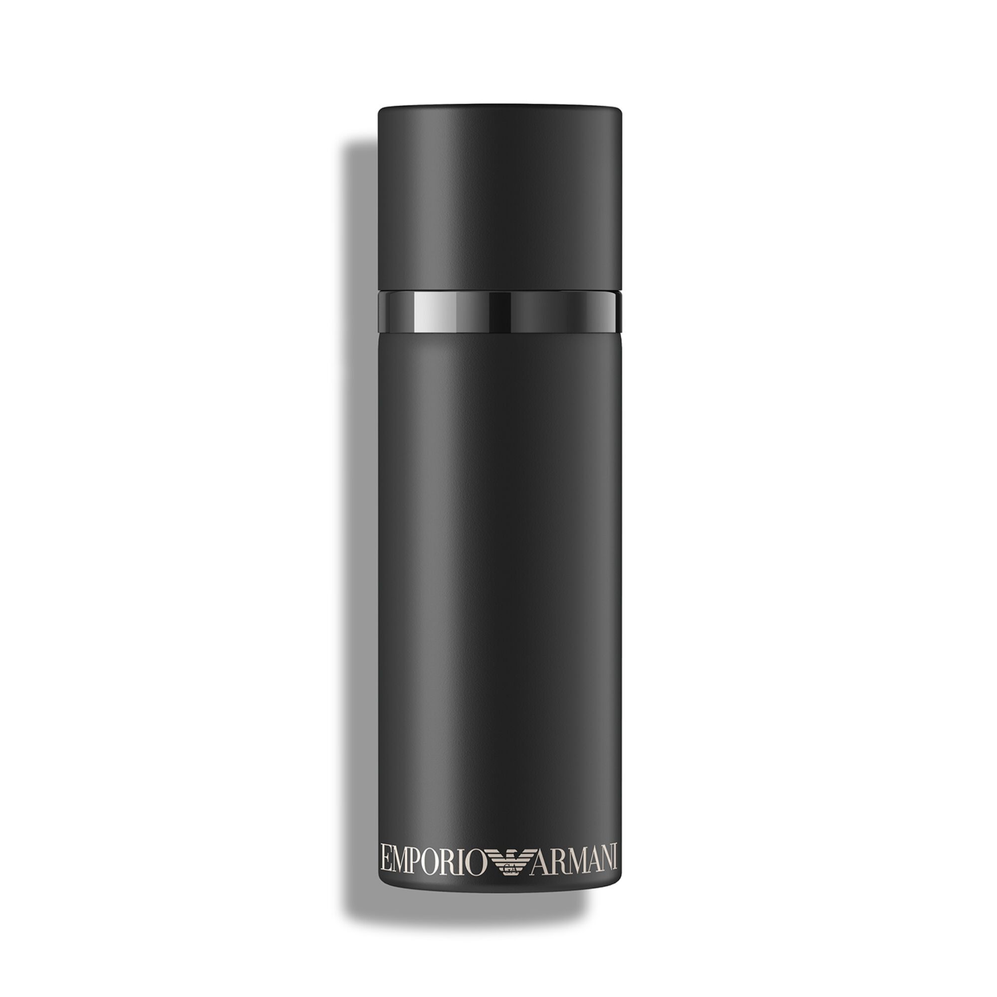 Een strakke, matzwarte cilindervormige fles van Emporio Armani "He" parfum staat rechtop op een wit oppervlak.